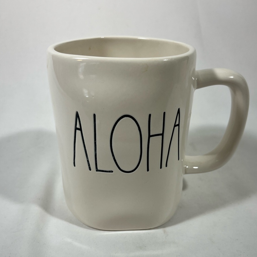 RAE‎ DUNN ALOHA/PINEAPPLE GRAPHIC 8” WHITE/BLACK 16OZ
PREOWNED